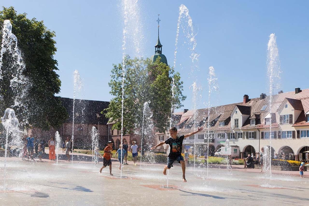 Holiday Am Marktplatz Фройденщат Екстериор снимка